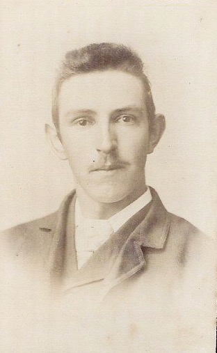 Could be David's grandfather, Thomas Henry Bradley (1874-1949). David is unsure.