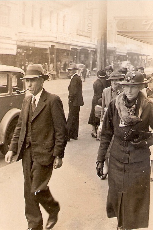 Out and about in Wellington - Thomas and jessie (nee Oliver) Bradley. Photo marked - Valerie Studios Ltd, Wellington.