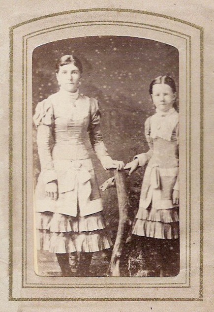 07. Annie Maude Higgie (1869-1929) and Amy Hilda Higgie (1872-1939). They are the daughters of Alexander Higgie and Annie Scott.