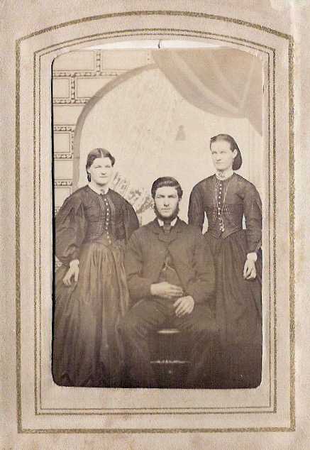 15. On right is Mary Higgie 1848-1929.
Others either Janet (Jessie) Pollock Higgie 1842-1891 and Robert Clark Higgie 1855-1933 or,
Christina Higgie 1847-1920 and husband David Scott?