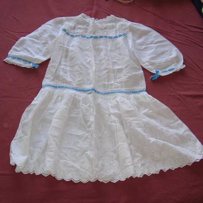 Girls' embroidered dress with blue ribbon
