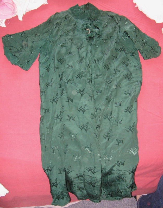 Womens' dressing gown