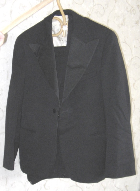 Mens' dark suit