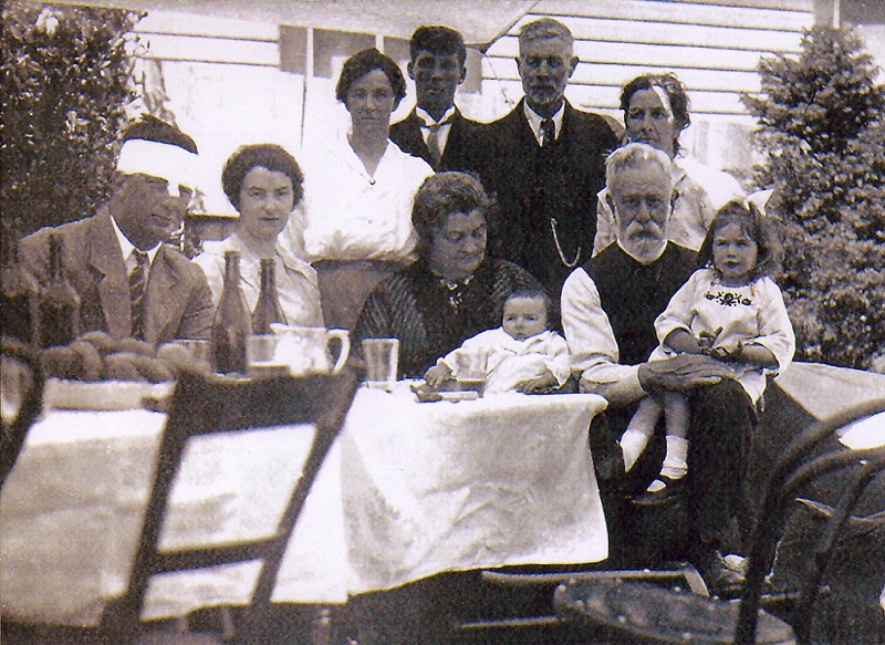 Shutes Christmas 1921 - Back - Gwen, Cullen Corkhill, Jim Oliver, Ness. Front - Tom, Lena, Orpha, Peggy Corkhill, Thomas, Kiri
