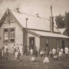 04-15-pukahu-school-circa-1910.jpg