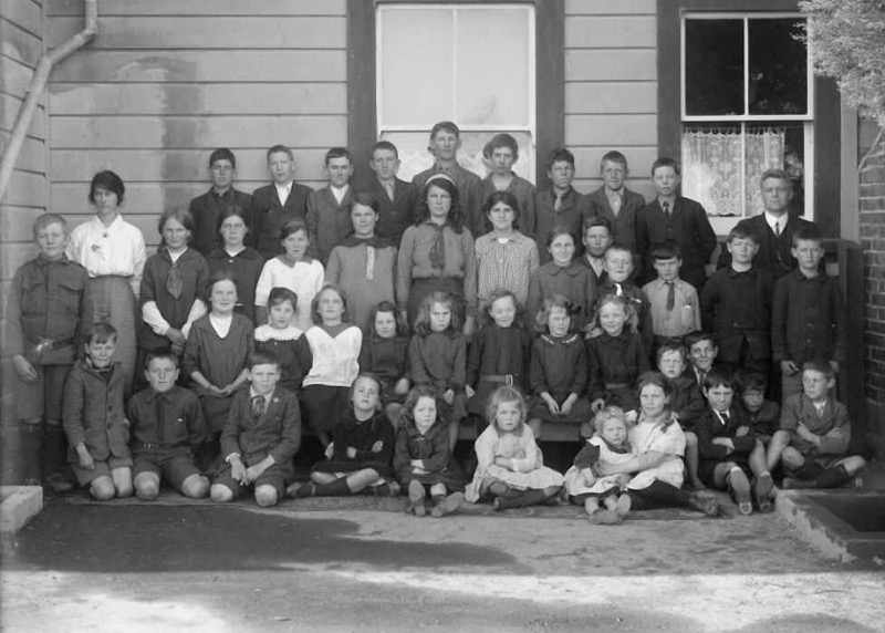 Pukahu School - Robert H Florance headmaster and Students