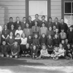 04-17-pukahu-school-robert-and-students.jpg