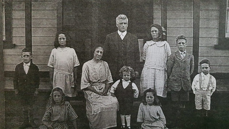 Rear - Basil, Gwen, Robert H Florance, Loma, Robert Jnr, Lyall. Front - Ruth, Emma (nee Mitchell), Hilton, Alma - ca 1922.