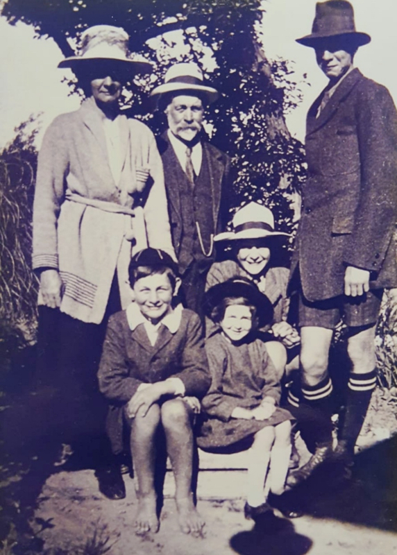 Ness Oliver (nee Shute) Family circa 1923. Standing - Ness Oliver (nee Shute), Thomas Joseph Shute (Ness' father), Ivor Oliver. Sitting - Noel Oliver, Keri Oliver & Alexander Oliver