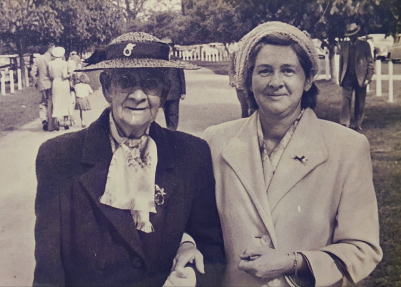 Ness Oliver (nee Shute) 1885-1966 with daughter Kiri Taylor (nee Oliver) 1917-2003